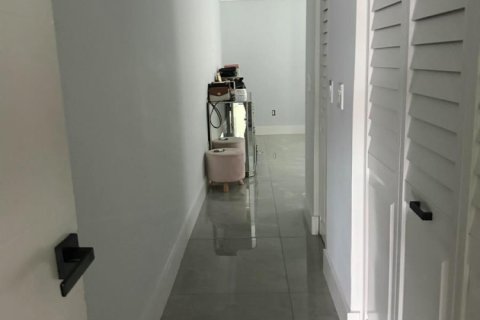 House in Boca Raton, Florida 4 bedrooms, 142.14 sq.m. № 2401237 - photo 6