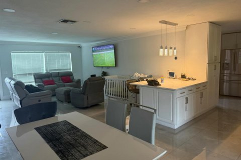 House in Boca Raton, Florida 4 bedrooms, 142.14 sq.m. № 2401237