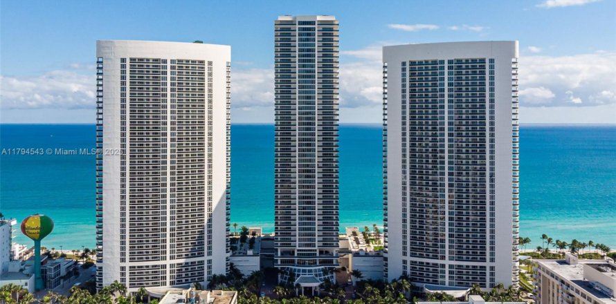 Condo à Hallandale Beach, Floride, 2 chambres № 1863999
