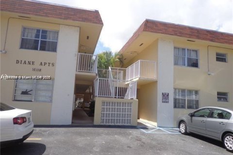 Кондоминиум с 2 спальнями в Норт-Майами-Бич, Флорида № 2035235