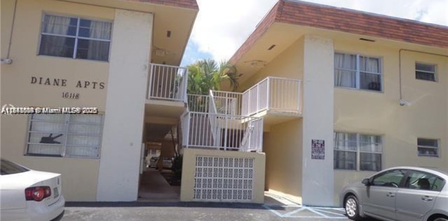 Кондоминиум с 2 спальнями в Норт-Майами-Бич, Флорида № 2035235