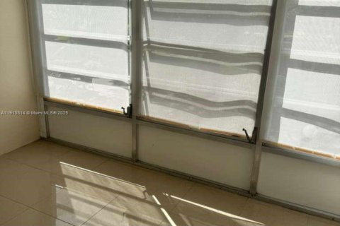 Condominio en alquiler en Lauderdale Lakes, Florida, 1 dormitorio, 71.35 m2 № 2054845 - foto 15