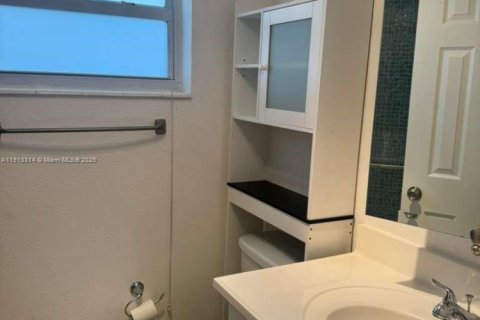 Condominio en alquiler en Lauderdale Lakes, Florida, 1 dormitorio, 71.35 m2 № 2054845 - foto 9