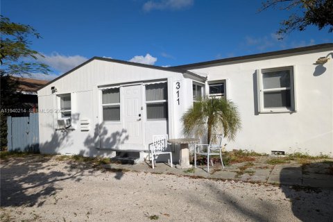 Villa ou maison à louer à Dania Beach, Floride: 2 chambres, 74.32 m2 № 1999141 - photo 3