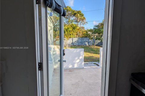 Villa ou maison à louer à Dania Beach, Floride: 2 chambres, 74.32 m2 № 1999141 - photo 12