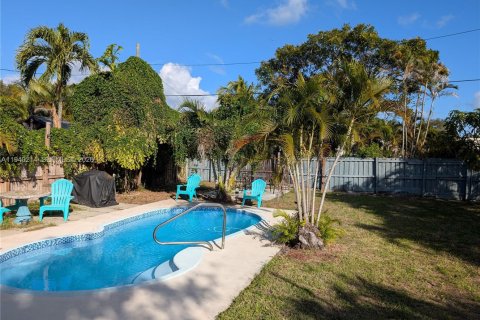 Villa ou maison à louer à Dania Beach, Floride: 2 chambres, 74.32 m2 № 1999141 - photo 2