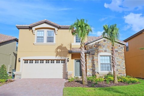 Casa en venta en Kissimmee, Florida, 8 dormitorios, 375.42 m2 № 1680300 - foto 1
