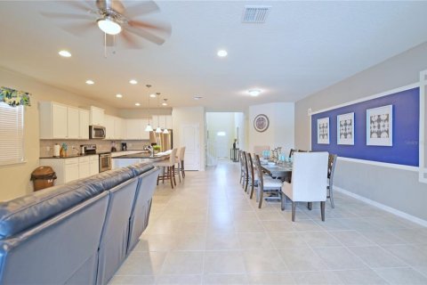 Casa en venta en Kissimmee, Florida, 8 dormitorios, 375.42 m2 № 1680300 - foto 10