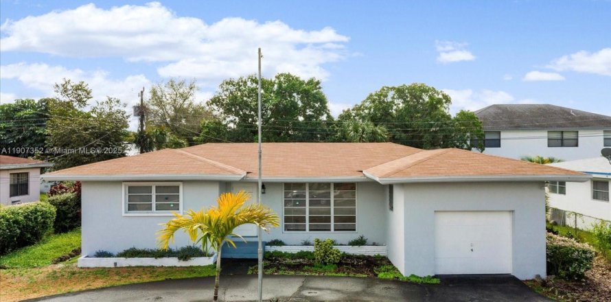 Дом в Норт-Майами-Бич, Флорида 3 спальни, 136.57м2 № 1963874