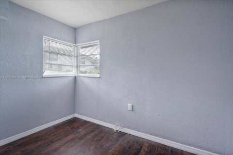 Снять в аренду виллу или дом в Норт-Майами-Бич, Флорида 3 спальни, 136.57м2, № 1963874 - фото 27