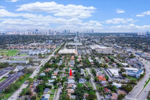 Снять в аренду виллу или дом в Норт-Майами-Бич, Флорида 3 спальни, 136.57м2, № 1963874 - фото 8