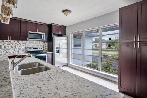 Снять в аренду виллу или дом в Норт-Майами-Бич, Флорида 3 спальни, 136.57м2, № 1963874 - фото 15