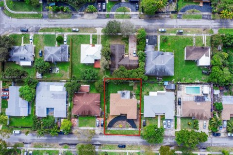 Снять в аренду виллу или дом в Норт-Майами-Бич, Флорида 3 спальни, 136.57м2, № 1963874 - фото 7