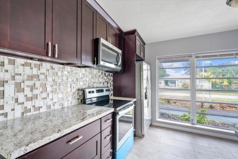 Снять в аренду виллу или дом в Норт-Майами-Бич, Флорида 3 спальни, 136.57м2, № 1963874 - фото 16