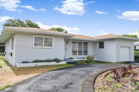 Снять в аренду виллу или дом в Норт-Майами-Бич, Флорида 3 спальни, 136.57м2, № 1963874 - фото 10