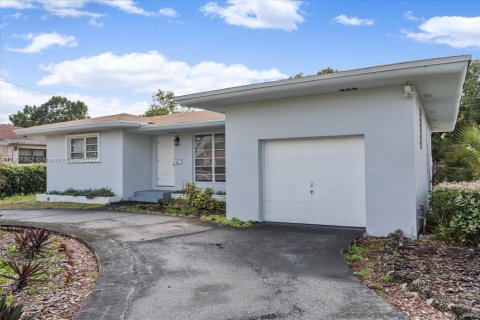 Снять в аренду виллу или дом в Норт-Майами-Бич, Флорида 3 спальни, 136.57м2, № 1963874 - фото 9