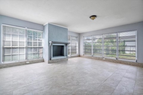 Снять в аренду виллу или дом в Норт-Майами-Бич, Флорида 3 спальни, 136.57м2, № 1963874 - фото 22