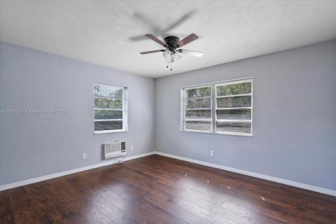 Снять в аренду виллу или дом в Норт-Майами-Бич, Флорида 3 спальни, 136.57м2, № 1963874 - фото 26