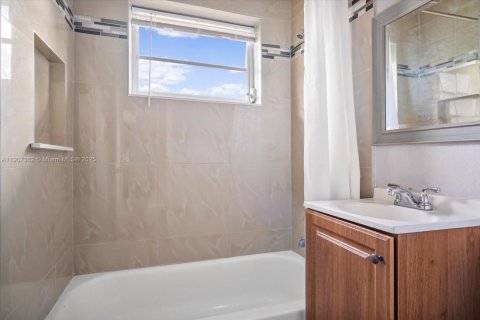 Снять в аренду виллу или дом в Норт-Майами-Бич, Флорида 3 спальни, 136.57м2, № 1963874 - фото 29