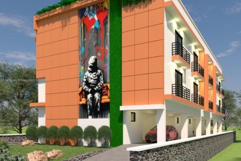 House in Miami, Florida 5 bedrooms, 246.84 sq.m. № 2053135 - photo 2