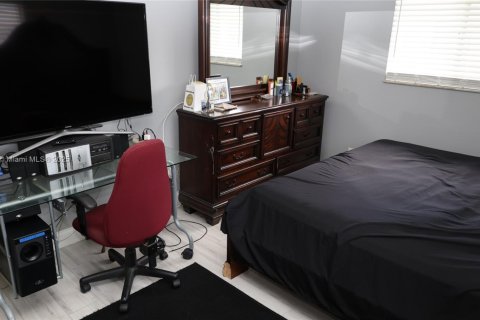 Condo in Sunrise, Florida, 3 bedrooms  № 1894247 - photo 15