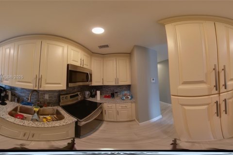 Condo in Sunrise, Florida, 3 bedrooms  № 1894247 - photo 1