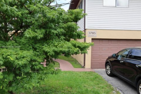 Condo in Sunrise, Florida, 3 bedrooms  № 1894247 - photo 24