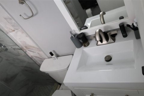 Condo in Sunrise, Florida, 3 bedrooms  № 1894247 - photo 10