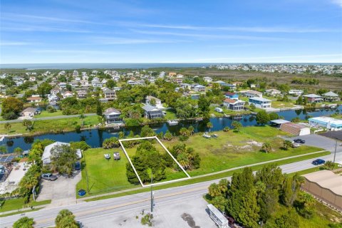 Commercial property in Hernando Beach, Florida № 685294 - photo 3