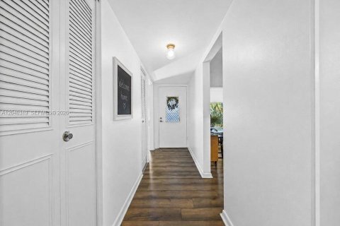Condo in Deerfield Beach, Florida, 2 bedrooms № 2087876 - photo 11