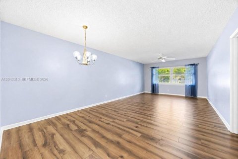 Condo in Deerfield Beach, Florida, 2 bedrooms № 2087876 - photo 7