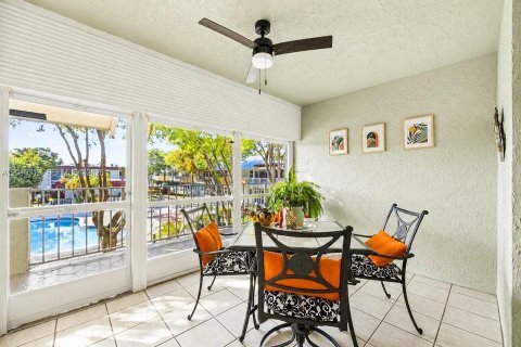 Condo in Deerfield Beach, Florida, 2 bedrooms № 2087876 - photo 13