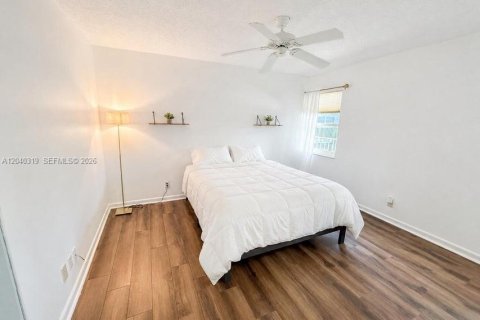 Condo in Deerfield Beach, Florida, 2 bedrooms № 2087876 - photo 4