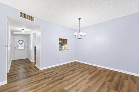 Condo in Deerfield Beach, Florida, 2 bedrooms № 2087876 - photo 2