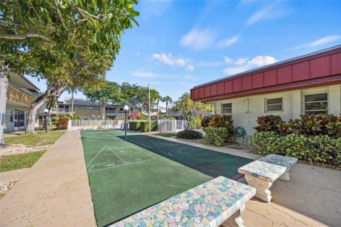 Condo in Deerfield Beach, Florida, 2 bedrooms № 2087876 - photo 17
