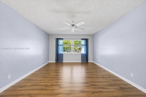 Condo in Deerfield Beach, Florida, 2 bedrooms № 2087876 - photo 6