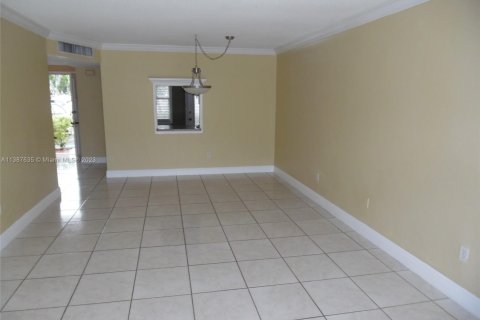Купить кондоминиум в Майами, Флорида 1 спальня, 83.43м2, № 1693070 - фото 11