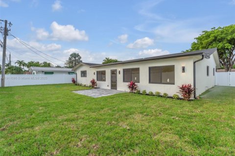 Villa ou maison à vendre à Fort Lauderdale, Floride: 3 chambres, 163.32 m2 № 1967050 - photo 15