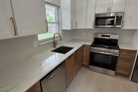 Villa ou maison à vendre à Sarasota, Floride: 3 chambres, 139.54 m2 № 2390944 - photo 12