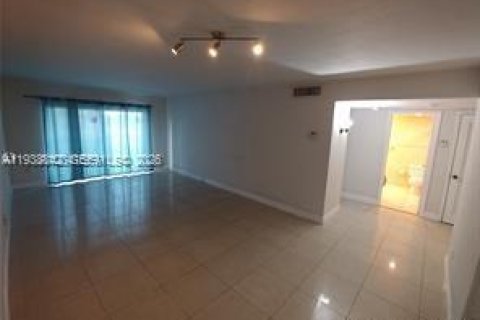 Appartement à louer à Miami, Floride: 1 chambre, 65.03 m2 № 1996275 - photo 4