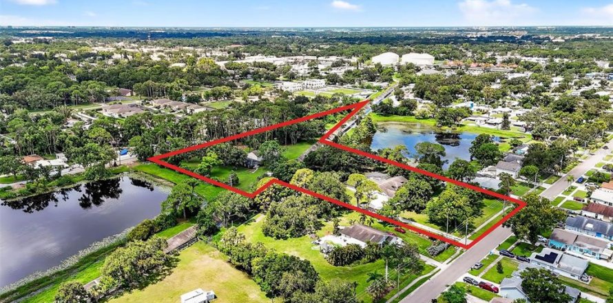 Terrain à Pinellas Park, Floride № 2373906