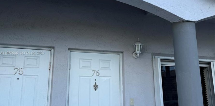 Кондоминиум с 3 спальнями в Дорал, Флорида № 2044069