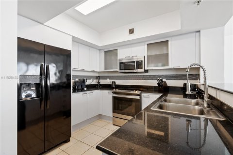 Copropriété à louer à Sunny Isles Beach, Floride: 2 chambres, 132.2 m2 № 1987521 - photo 8