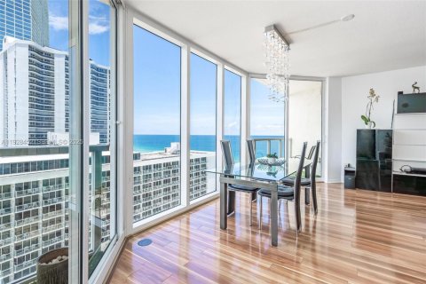 Copropriété à louer à Sunny Isles Beach, Floride: 2 chambres, 132.2 m2 № 1987521 - photo 2