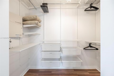 Copropriété à louer à Sunny Isles Beach, Floride: 2 chambres, 132.2 m2 № 1987521 - photo 13