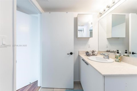 Copropriété à louer à Sunny Isles Beach, Floride: 2 chambres, 132.2 m2 № 1987521 - photo 16