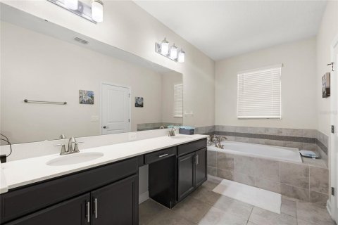 House in Orlando, Florida 3 bedrooms, 194.07 sq.m. № 2151551 - photo 12