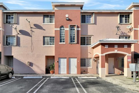 Кондоминиум с 2 спальнями в Майами, Флорида № 2036263