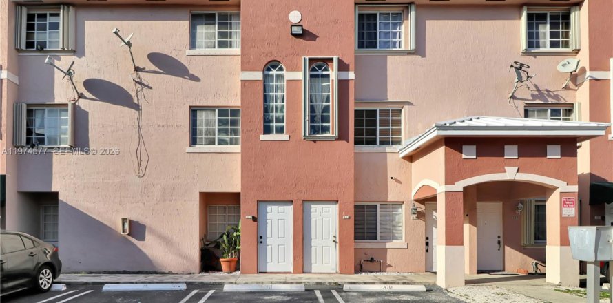 Кондоминиум с 2 спальнями в Майами, Флорида № 2036263