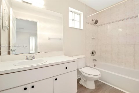 Купить кондоминиум в Майами, Флорида 2 спальни, 105.63м2, № 2036263 - фото 12